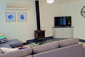 Bennetts Bliss - Soak in Breathtaking Ocean View