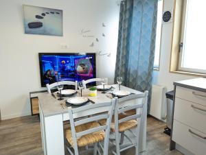 Appartements Beau-Jean, Un Cocon Sympa 5 min a Pied du Centre-Ville, Parking Prive, a 10 min du CHU : photos des chambres