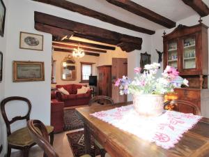 Charming Alpine Retreat for 9