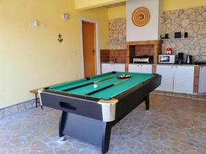 Apartments Zlato - with pool