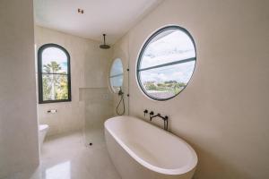 Sundar Villas Estate: Tropical 3BR Villa in Great Location