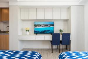 732 Express Condotel, 3 Minutes to Airport, with Gym & Pool FAST WI-FI, Free Netflix