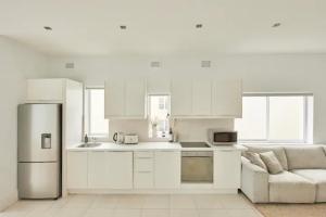Tamarama Oceanfront Apartment - Best View in Sydney