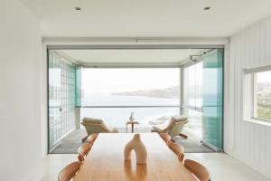 Tamarama Oceanfront Apartment - Best View in Sydney