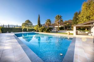 Villas 06Z - Exceptional setting, large terraces, 17x7 m swimming pool, 8,000 m garden : photos des chambres