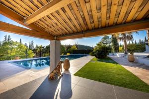 Villas 06Z - Exceptional setting, large terraces, 17x7 m swimming pool, 8,000 m garden : photos des chambres