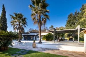 Villas 06Z - Exceptional setting, large terraces, 17x7 m swimming pool, 8,000 m garden : photos des chambres