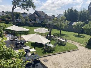 Hotels Logis Auberge de Carolles : photos des chambres