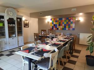 Hotels Logis Auberge de Carolles : photos des chambres