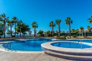 CB Living - Beachfront apartment in Aguamarina