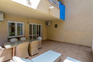 CB Living - Beachfront apartment in Aguamarina