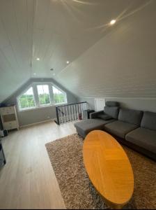 Leilighet med gratis parkering og WiFi