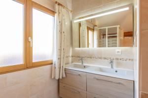 Chalets Le Cerf, chalet cocooning avec piscine et billard : photos des chambres