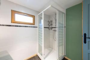 Chalets Le Cerf, chalet cocooning avec piscine et billard : photos des chambres