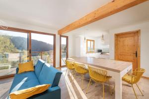 Chalets Le Cerf, chalet cocooning avec piscine et billard : photos des chambres