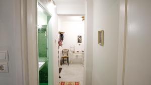 quiet and central FLAT with private backyard GARDEN