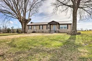 Family Home with Deck, 2 Mi to Lake Cumberland - Burnside