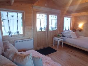 Campings Chambre elegante dans chalet SDB partagee a proximite : photos des chambres