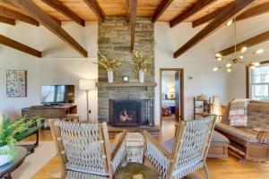 Hike, Fish and Relax Family Boone Gem with Views!