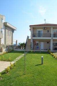 Lemon Beach Front Apartment, Nikiti