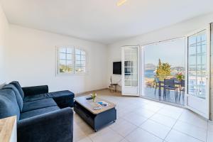 Superbe appartement 2 chambres en haut de Villa