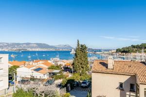 Superbe appartement 2 chambres en haut de Villa