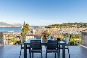 Superbe appartement 2 chambres en haut de Villa