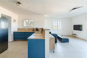 Superbe appartement 2 chambres en haut de Villa