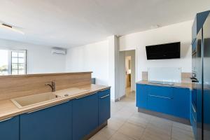 Superbe appartement 2 chambres en haut de Villa