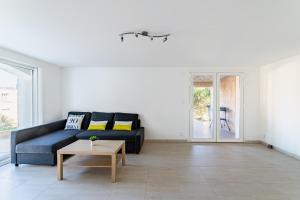 Bas de villa refait à neuf, climatisation et terrasse vue mer