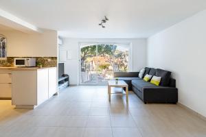 Bas de villa refait à neuf, climatisation et terrasse vue mer