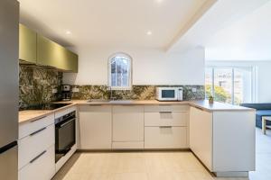 Bas de villa refait à neuf, climatisation et terrasse vue mer