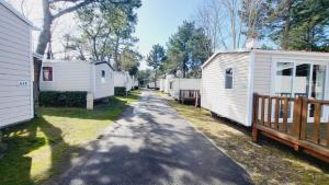 Maisons de vacances Monoi - Camping du Bois Masson : photos des chambres