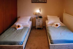 StDenis Townhouse Maisonette in the City Center with Exceptional Hospitality By Villa Mana Gers