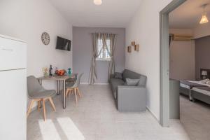 Rhodes Archaggelos Retreat-Nest Among Garden