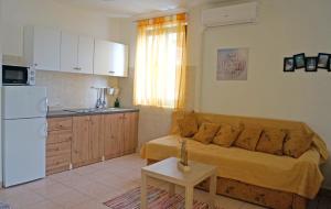 Studio Apartment Michelle - Intermezzo with sea view