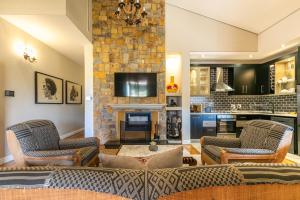 Bali and Eva Midlands