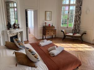 Sejours chez l'habitant Le chateau de bertreville st ouen : photos des chambres