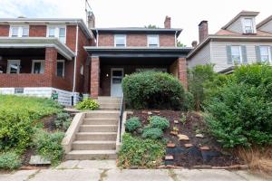 Craftsmen Charmer with Easy City & Airport Access - 4hvězdičkové hotely ve městě Pittsburgh