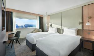 Twin Room with Runway View room in Hyatt Place London Heathrow Airport