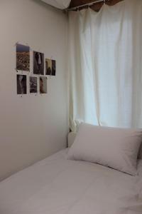 Phòng Đơn Với Phòng Tắm Vòi Sen Và Toilet Chung (Single Room with Shared Shower and Toilet)