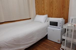 Phòng Đơn Với Phòng Tắm Vòi Sen Và Toilet Chung (Single Room with Shared Shower and Toilet)