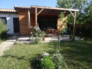 Beau 2 pièces avec jardin dans villa à Mougins. - Les Baraques