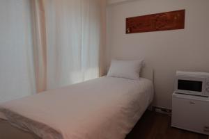 Phòng Đơn Với Phòng Tắm Vòi Sen Và Toilet Chung (Single Room with Shared Shower and Toilet)