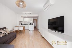 Cozy apartment with sea view and private parking in Fuengirola