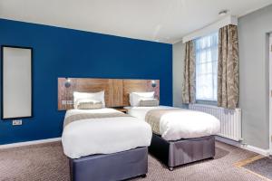 Standard Twin Room room in Innkeeper's Lodge Woking