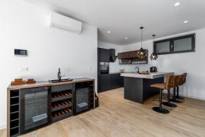 Villa Astera -heated pool, 4 bedrooms, and sea views