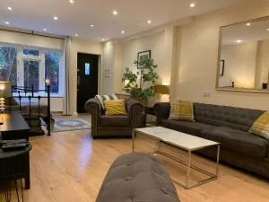 Notting Hill 3BR Townhouse with ensuite bathrooms - Ideal for families - London