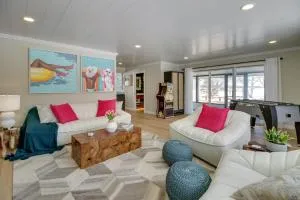 Home Rental on Detroit Lake Dock, Game Room! - Dunvilla