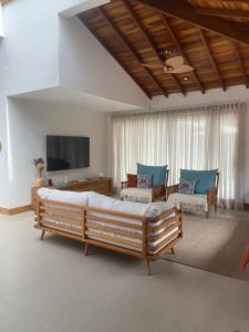 Casa alto padrão a 100 metros da praia brava